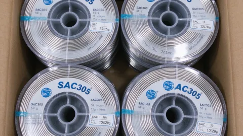 无锡SAC305锡丝回收:纸箱里整箱的 SAC305 焊锡丝卷(速邦金属回收示意图)